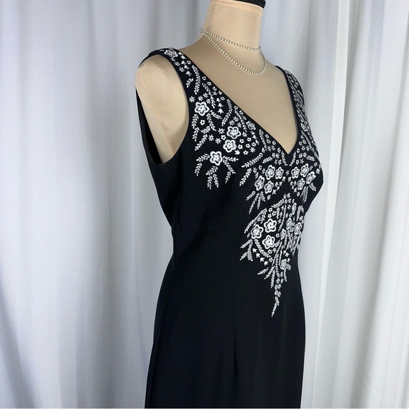 Maggy London Sleeveless Maxi Dress Size 8 Black Floral Embroidery High Slit EUC - Picture 2 of 12